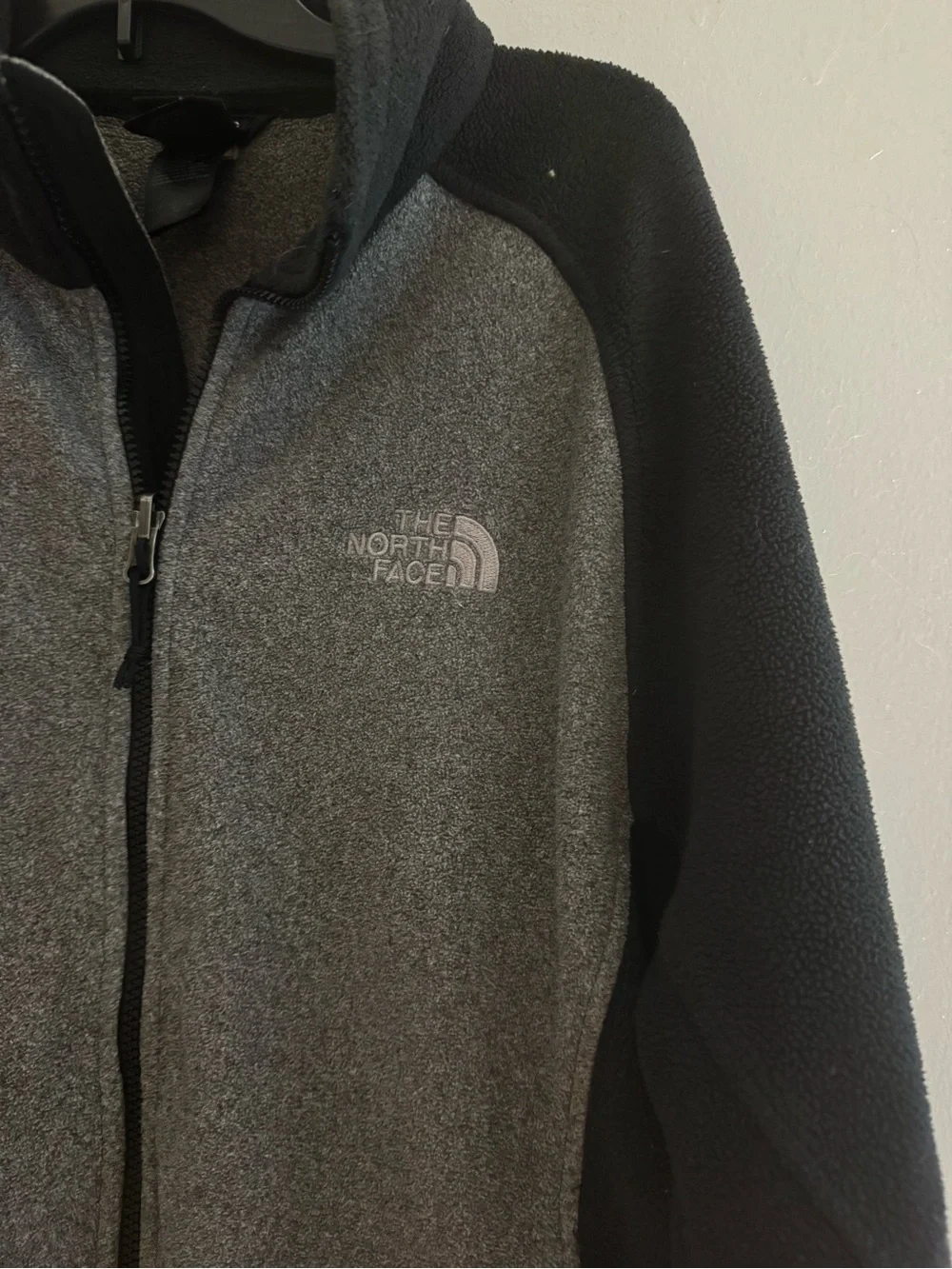 The North Face Men’s Gray & Black Full-Zip Fleece Jacket Size M